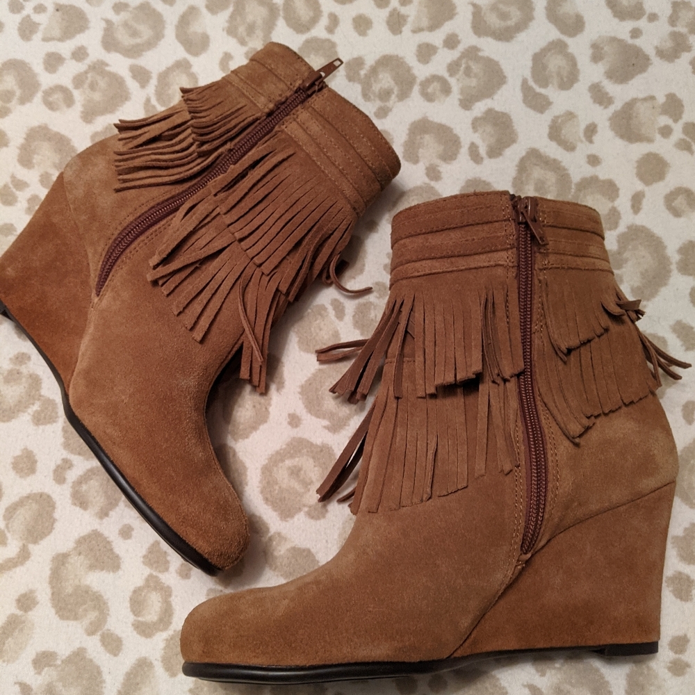 Wedge Suede fringed boots by Aerosol 7
